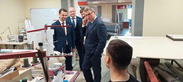 6 июня, заместитель Министра промышленности и торговли Российской Федерации Олег Бочаров побывал на новгородском предприятии «VERSTA»
